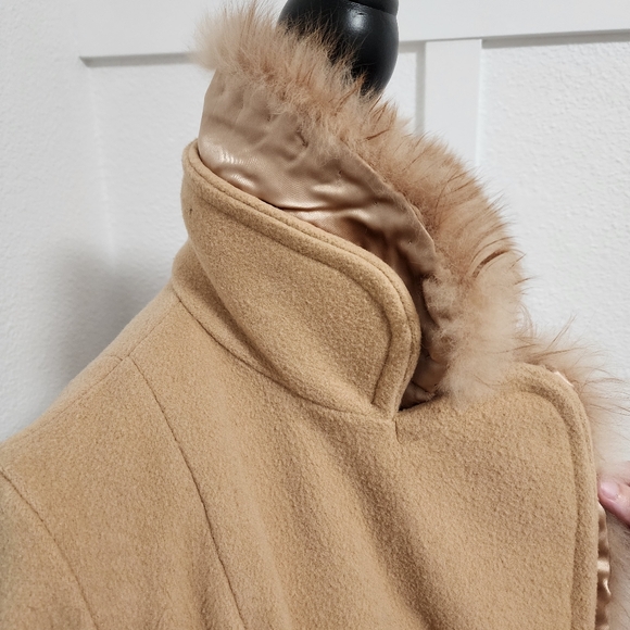 1960s Vintage Jackie Stuart Junior Fur Collar Tan Belted Wool Trench Coat - Picture 6 of 15